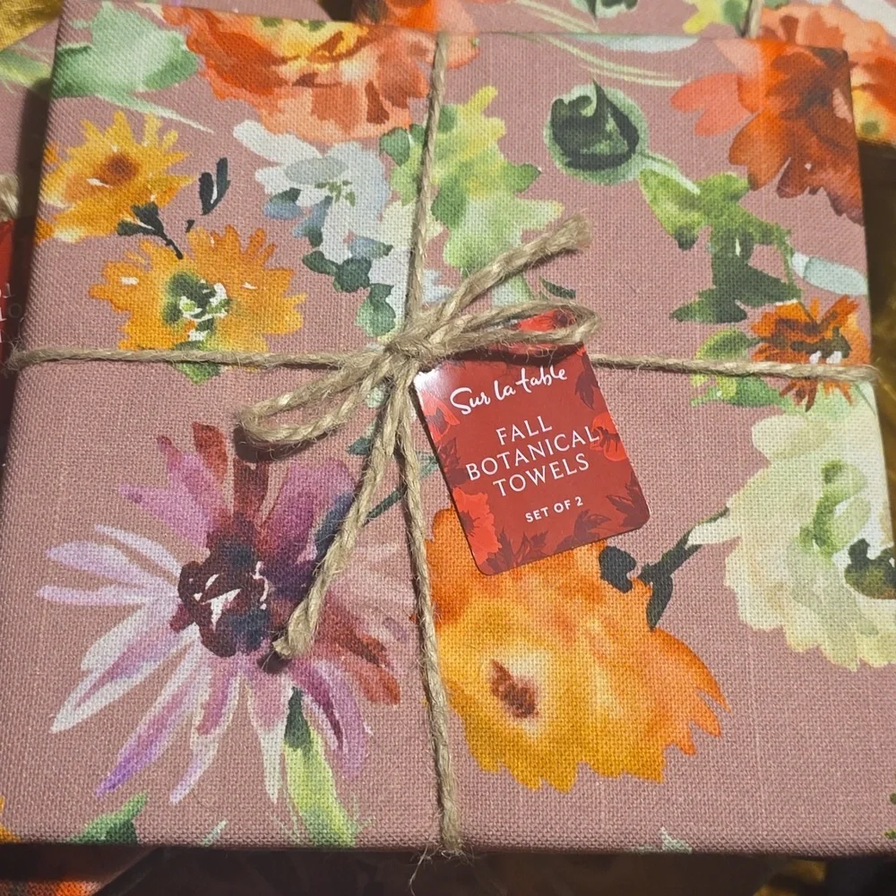 ♥️BUY 2 GET 1 FREE Sur La Table Fall Botanical Towels, Set of 2, Retail $29.95